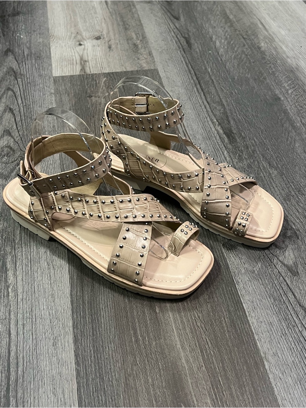 Donald J Pliner Thalita Studded Croc Tan Cream Sandals Lug Sole Size 8